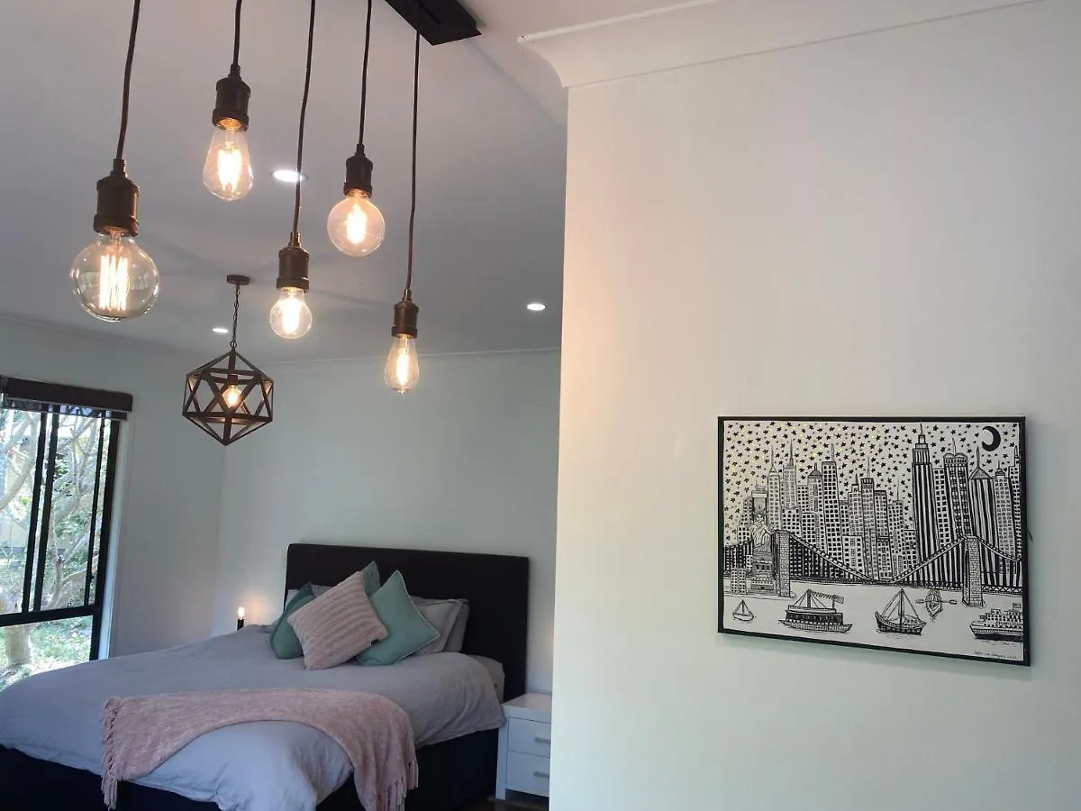 Kosmo'S Studio: City Style In A Retreat Setting! Boyland